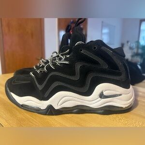 Nike Black and White Sneakers